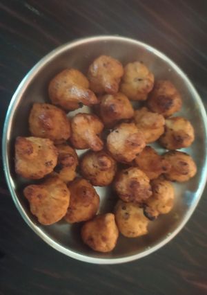 गूळ खोबऱ्याचे मोदक (gul khobryache modak recipe in marathi) रेसिपी चे मुख्य फोटो