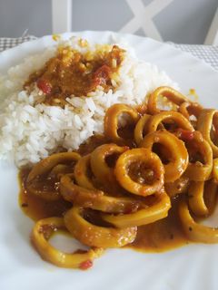 Una foto de 🍲Anillas de pota en salsa
