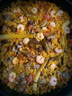 Una foto de Arroz de verduras de temporada (alcachofas y ajos tiernos)
