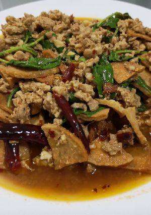 รูปของ กะเพราหมูยอ(ทอด)​