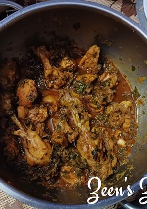 A picture of Paalak Chicken.