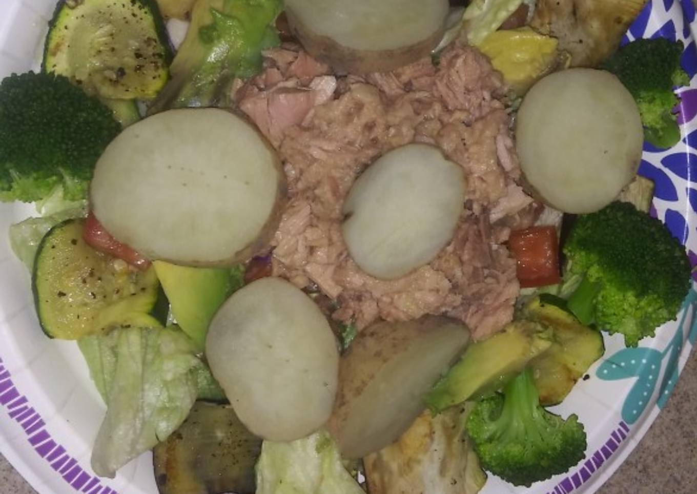 Ensalada de atún y vegetales