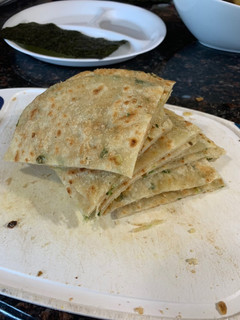 A picture of Chinese Scallion Pancake (葱油饼) (cōng yóu bǐng).