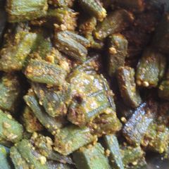 A picture of Masaledar bhindi with besan.