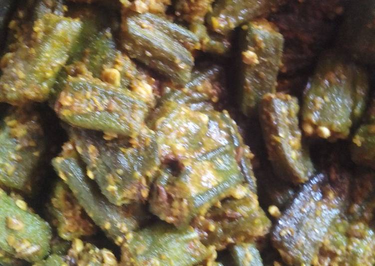 Masaledar bhindi with besan