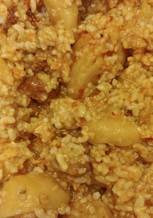 Una foto de Patatas a la riojana con quinoa y arroz