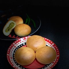 A picture of Stuffed masala buns.