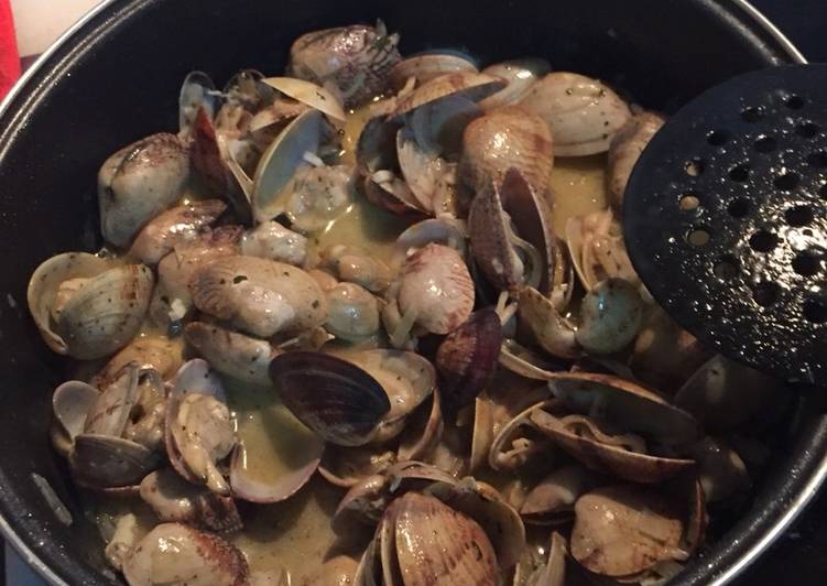 Almejas a la marinera