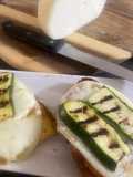 Bruschetta di pane casereccio con caciocavallo e verdure grigliate