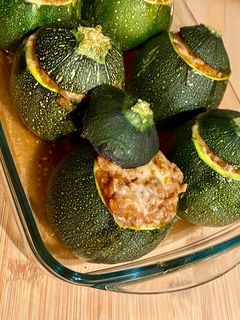 Une photo de Courgettes rondes farcies à la bolognaise