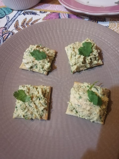 Una foto de Pasta de pollo con cilantro