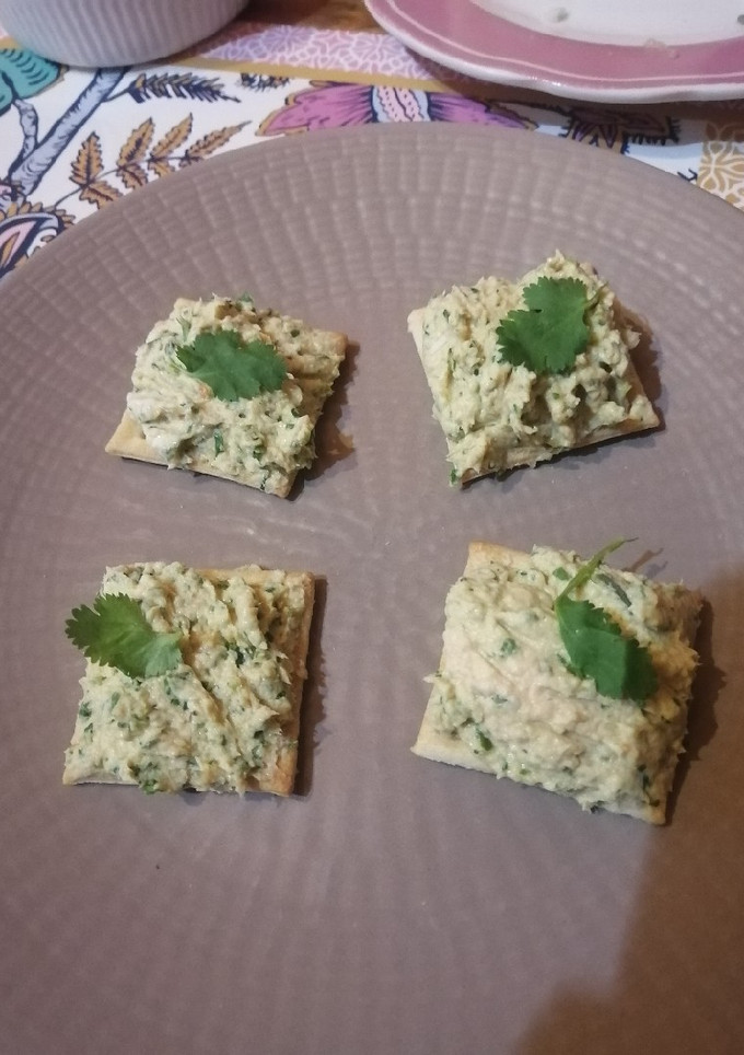 Una foto de Pasta de pollo con cilantro