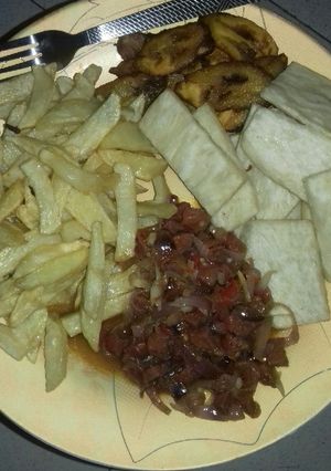 A picture of Fried yam,chips,fried plantain n sausage sauce.