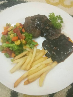 Foto resep Beef steak with sauted honey vegetables and blackpeper sauce