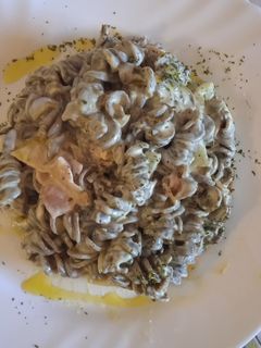 Una foto de Pasta proteica a la carbonara😜😋