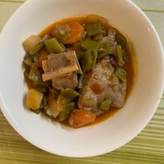 A picture of Gjellë me bishtaja -Dish with green beans.