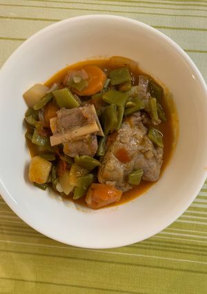A picture of Gjellë me bishtaja -Dish with green beans.