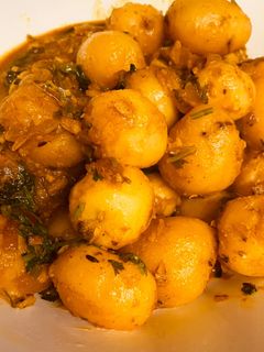 A picture of Kashmiri dum aloo.