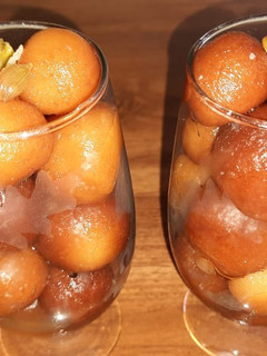 गुलाब जामुन (gulab jamun recipe in Hindi) रेसिपी मुख्य फोटो