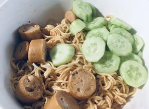 Hình của món 🍜Mì trộn ngon xỉu ngang cực dễ làm🍽.