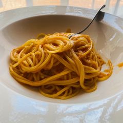A picture of Pasta al pomodoro e burro.