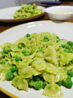 Una foto de Pasta con guisantes verdes