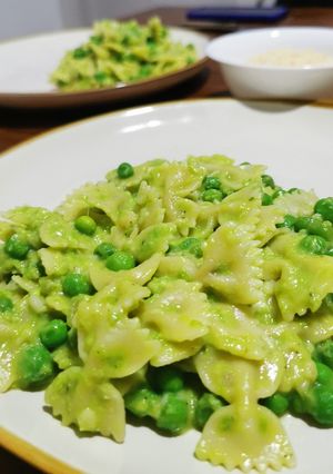 Una foto de Pasta con guisantes verdes