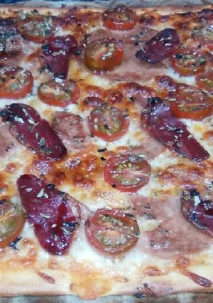Foto principal de Pizza de foie gras y jamón de pato