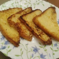 A picture of French Toast.