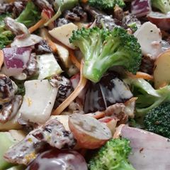 A picture of Nan's Broccoli Salad.