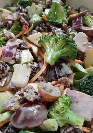A picture of Nan's Broccoli Salad.