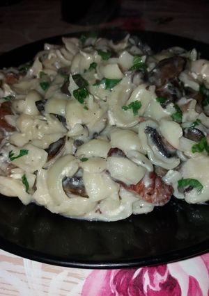 O poză a rețetei Paste cu șuncă, ciuperci și smântână🍝.