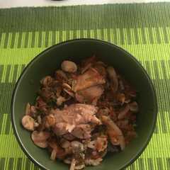 A picture of Estofado de pollo.