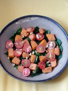 Una foto de Ensalada de calabaza con vinagreta de coco