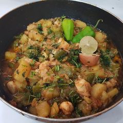 A picture of Alu shimla chicken desi restaurant style curry.