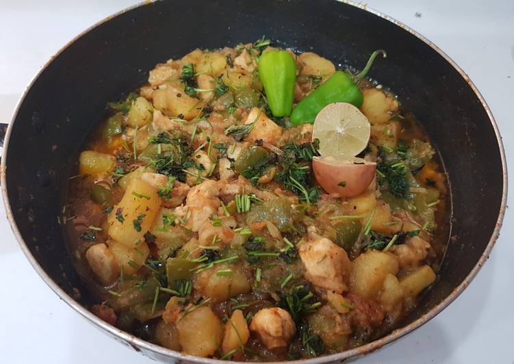 Recipe of Any-night-of-the-week Alu shimla chicken desi restaurant style curry