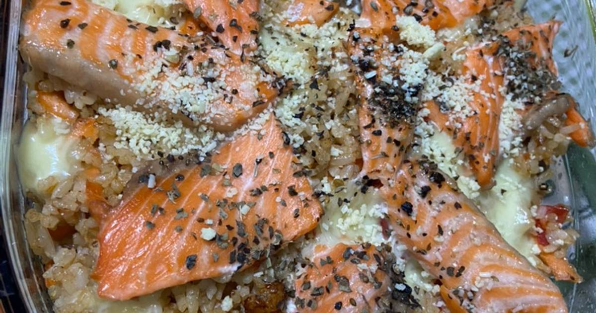 Resep Salmon Baked Rice with Mozarella Cheese 🧀 oleh Yenny Sugiarto