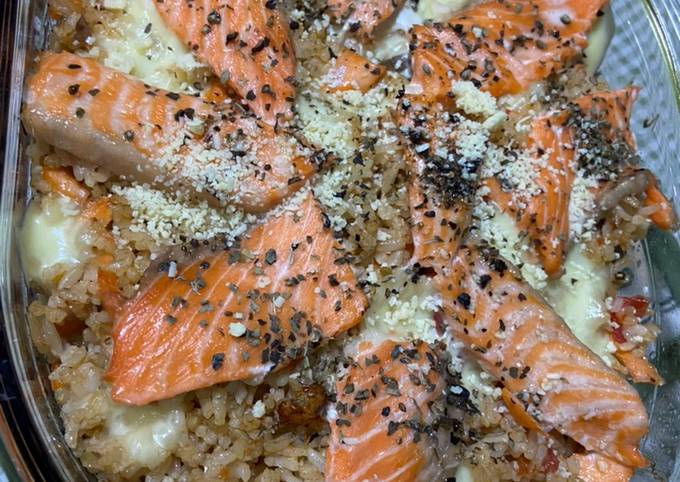 Resep Salmon Baked Rice with Mozarella Cheese 🧀 yang Lezat Sekali