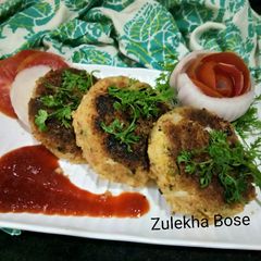 A picture of Upma and peas kabab.