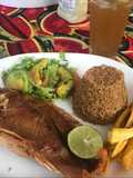 Bandeja de mojarra típico de cocina costa caribe