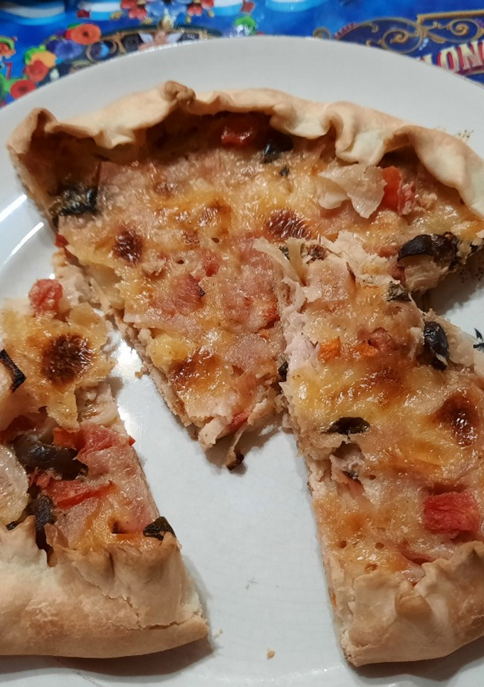 Una foto de Tarta caprese (ya que están lindos los tomates)