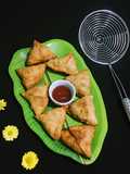 Crispy Potato Cauliflower Samosa / Aloo Gobi Samosa