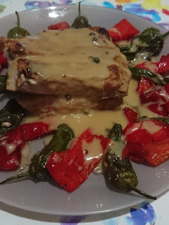 Una foto de Secreto ibérico con pimientos
