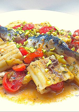 Foto di Mezzi paccheri ondulati con le sarde alla ligure rivisitate