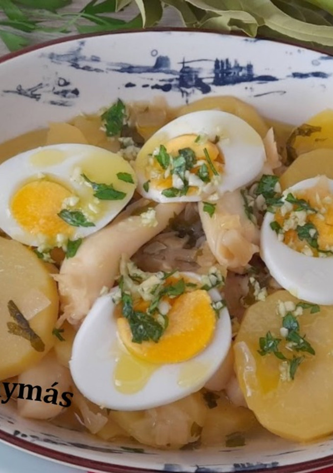 Una foto de Sepia con patatas en salsa verde