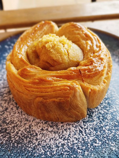 Una foto de Tarta "Tatin" individual con hojaldre casero