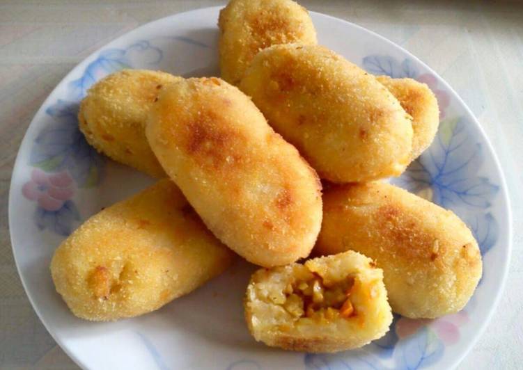 Cara Gampang Membuat Kroket kentang isi ayam dan wortel (Indonesian Potato Croquettes with Chicken and carrot) Anti Gagal