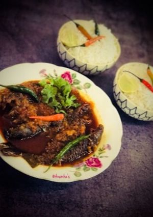A picture of Bengali: Koii Machher Tel-Jhal.
