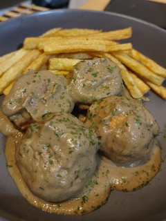 Una foto de Albóndigas de pollo en salsa de hongos
