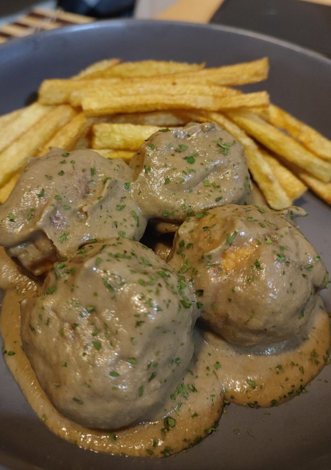 Una foto de Albóndigas de pollo en salsa de hongos